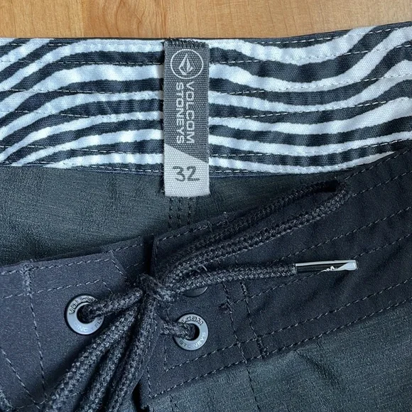 Volcom Stoneys Men’s Swim Trunks. - Picture 4 of 14